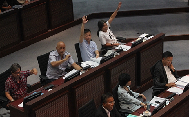 Lawmakers vote on Friday in the Legislative Council on the government's landfill extension funding proposals. Photo: Felix Wong