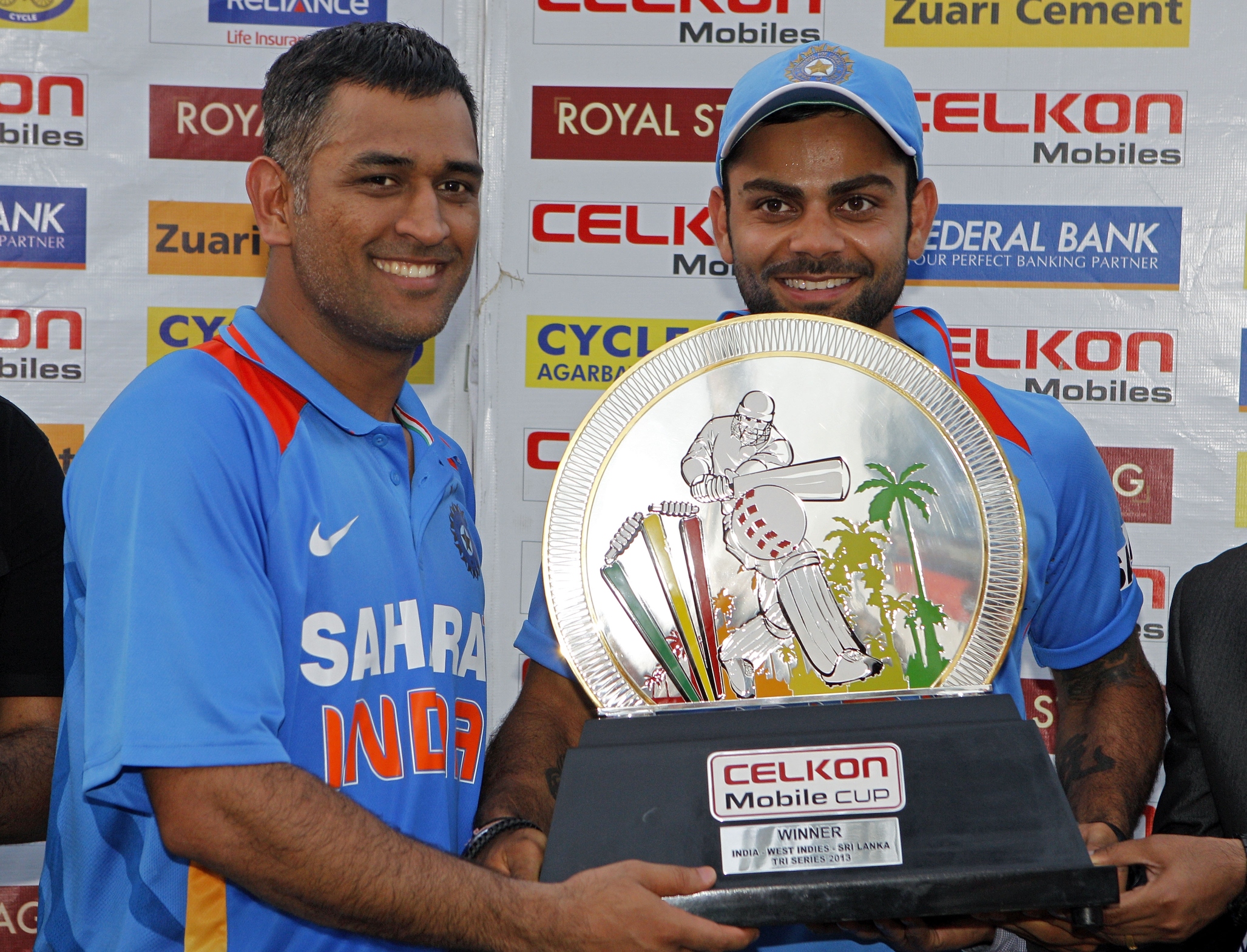 India's captain Mahendra Singh Dhoni (left) and teammate Virat Kohli. Photo: AP 