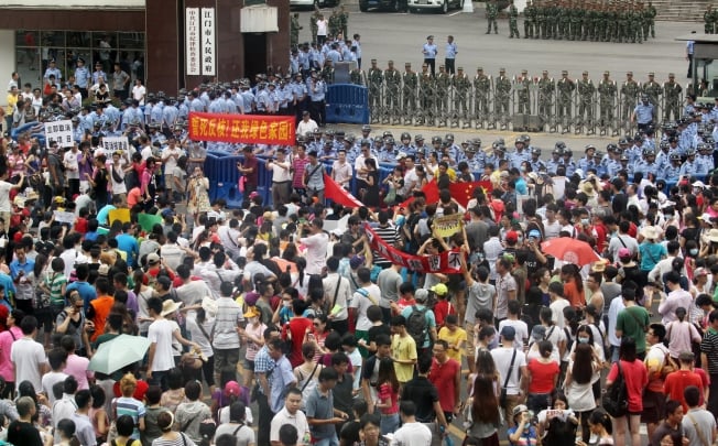 Hundreds of protesters gather outside the municipal headquarters in Jiangmen, even though the government there had pledged to scrap plans for a uranium processing plant. The government later issued the pledge in writing. One protester said the letter would justify further protests if the government broke its promise. Photo: Dickson Lee