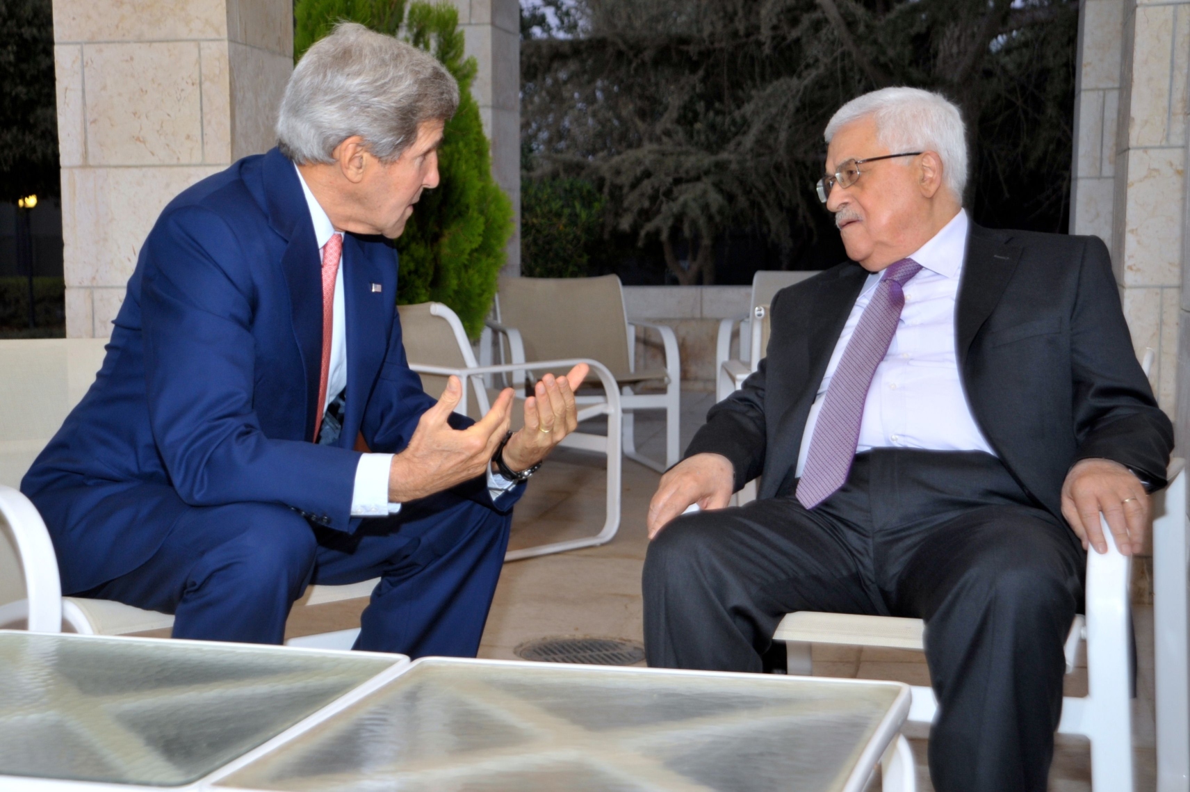 This US State Department photo shows US Secretary of State John Kerry(L) as he sits with Palestinian Authority President Mahmoud Abbas before they meet and share a Iftar dinner during Ramadan in Amman, Jordan. Photo: AFP