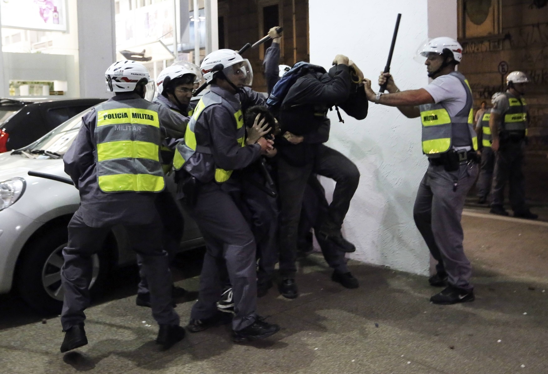 Violence in Rio de Janeiro, Brazil. A new report shows that more than one million people were murdered in Brazil between 1980 and 2011. Photo: Reuters