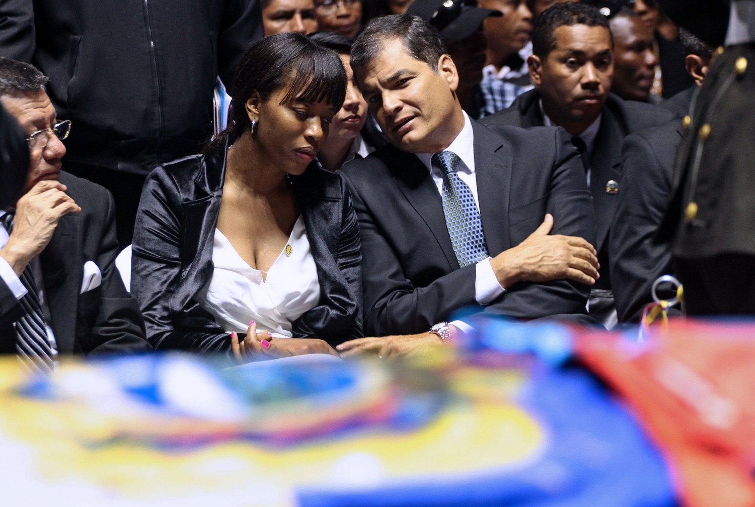 Ecuador's President Rafael Correa (R) talks to the widow of Ecuadorean footballer Christian Benitez, Liset Chala, during his funeral in Quito. Photo: AFP