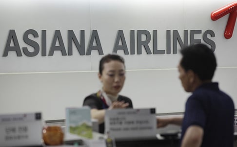 Asiana Airlines started offering an initial payment to help the 288 surviving passengers meet urgent medical expenses and other needs. Photo: Reuters 