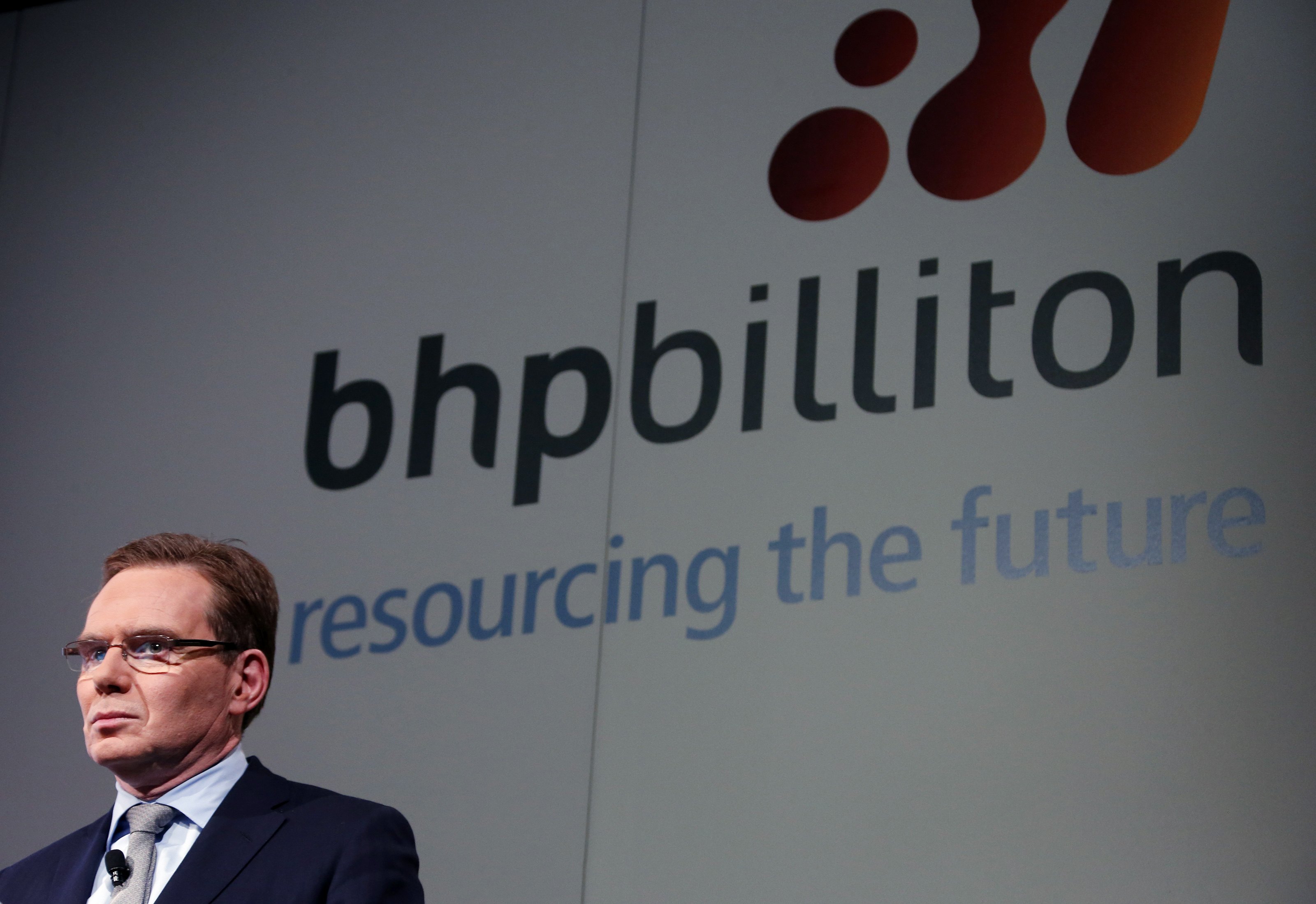BHP Billiton chief executive Andrew Mackenzie has given up shares worth 941,000 pounds (HK$11.4 million) at Thursday’s close that were due to him from his sign-on bonus. Photo: Reuters