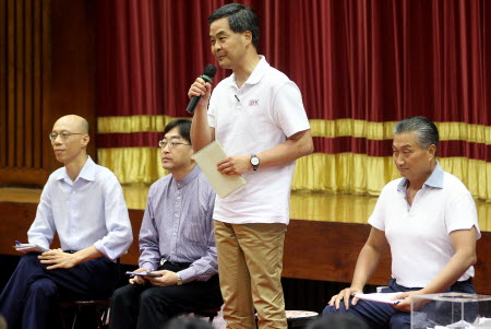 Chief Executive Leung Chun-ying (centre). Photo: K. Y. Cheng