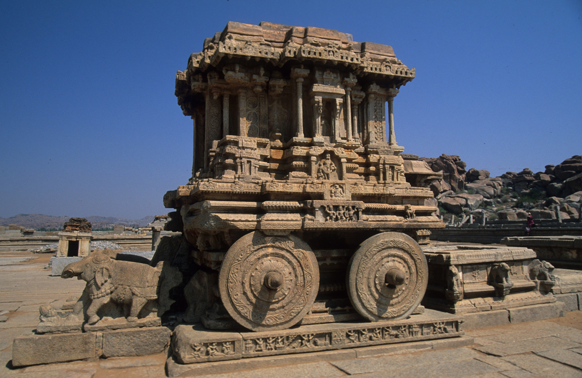 The stone chariot of Vittala Temple is Hampi’s iconic image. The Hampi ruins in India often feature on globetrotters’ bucket lists. PHOTOS: KEITH MUNDY, GETHIN CHAMBERLAIN, TIM ELLIOTT, DEBORAH JONES, TIM PILE, WWW.INBLOON.COM