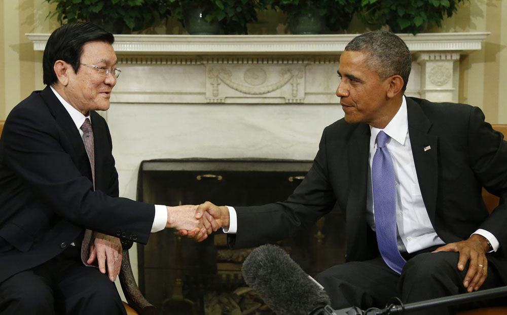 Vietnam's President Truong Tan Sang (left) meets with US President Barack Obama in the White House in July. Photo: AP