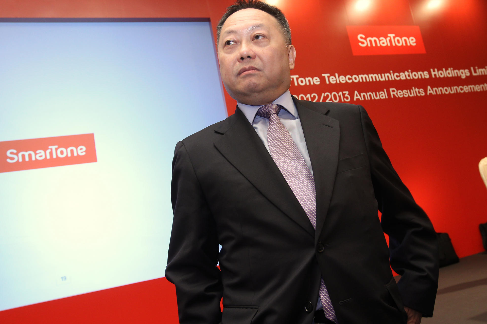 Douglas Li, chief executive of SmarTone Telecommunications, says there is a limit it will spend on more spectrum. Photo: Edward Wong