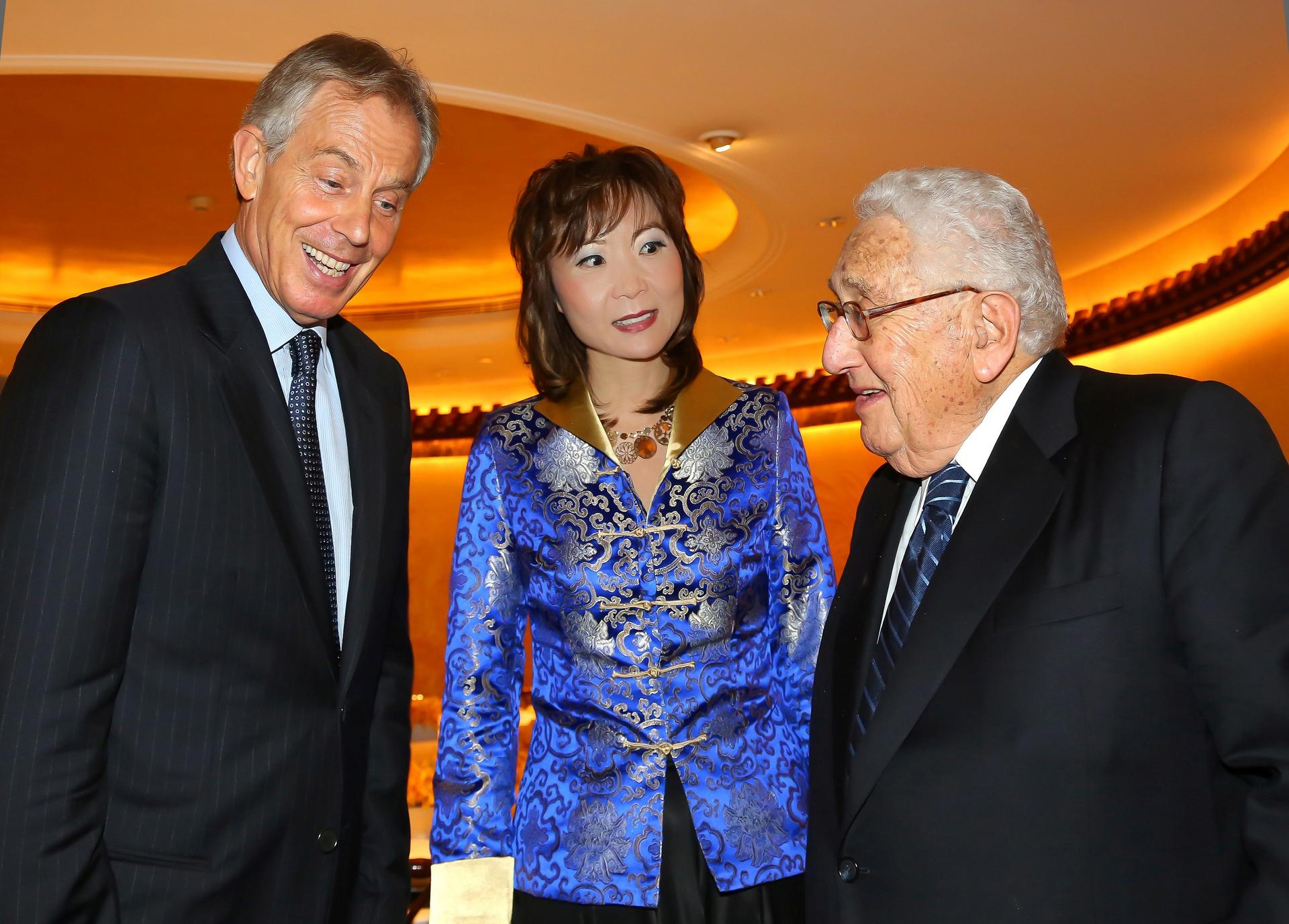 Jing Ulrich with former British prime minister Tony Blair and former US secretary of state Henry Kissinger at a JPMorgan conference.