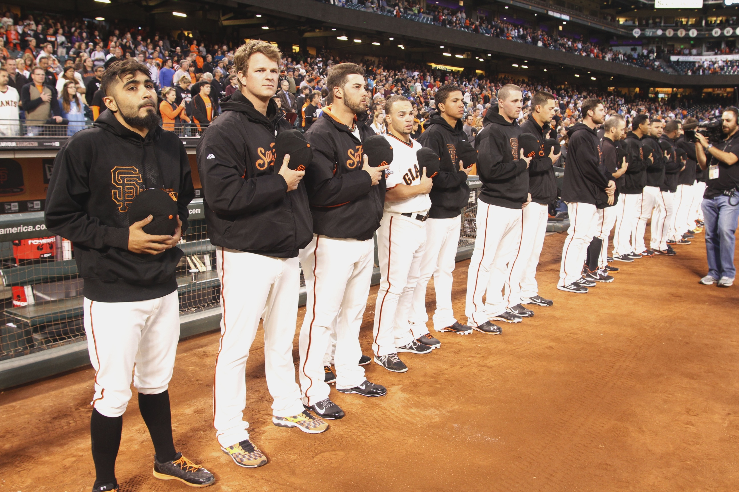 San Francisco Giants observe a moment of silence in San Francisco in memory of the man fatally stabbed after a Dodgers-Giants game. Photo: AP