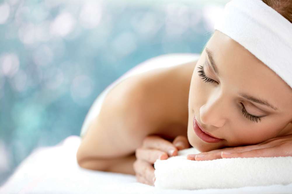FLAWLESS SPA IN CENTRAL OFFERS THE ALGOBLANC BRIGHTENING REVOLUTION TREATMENT, WHICH INCLUDES A DETOX MASSAGE.