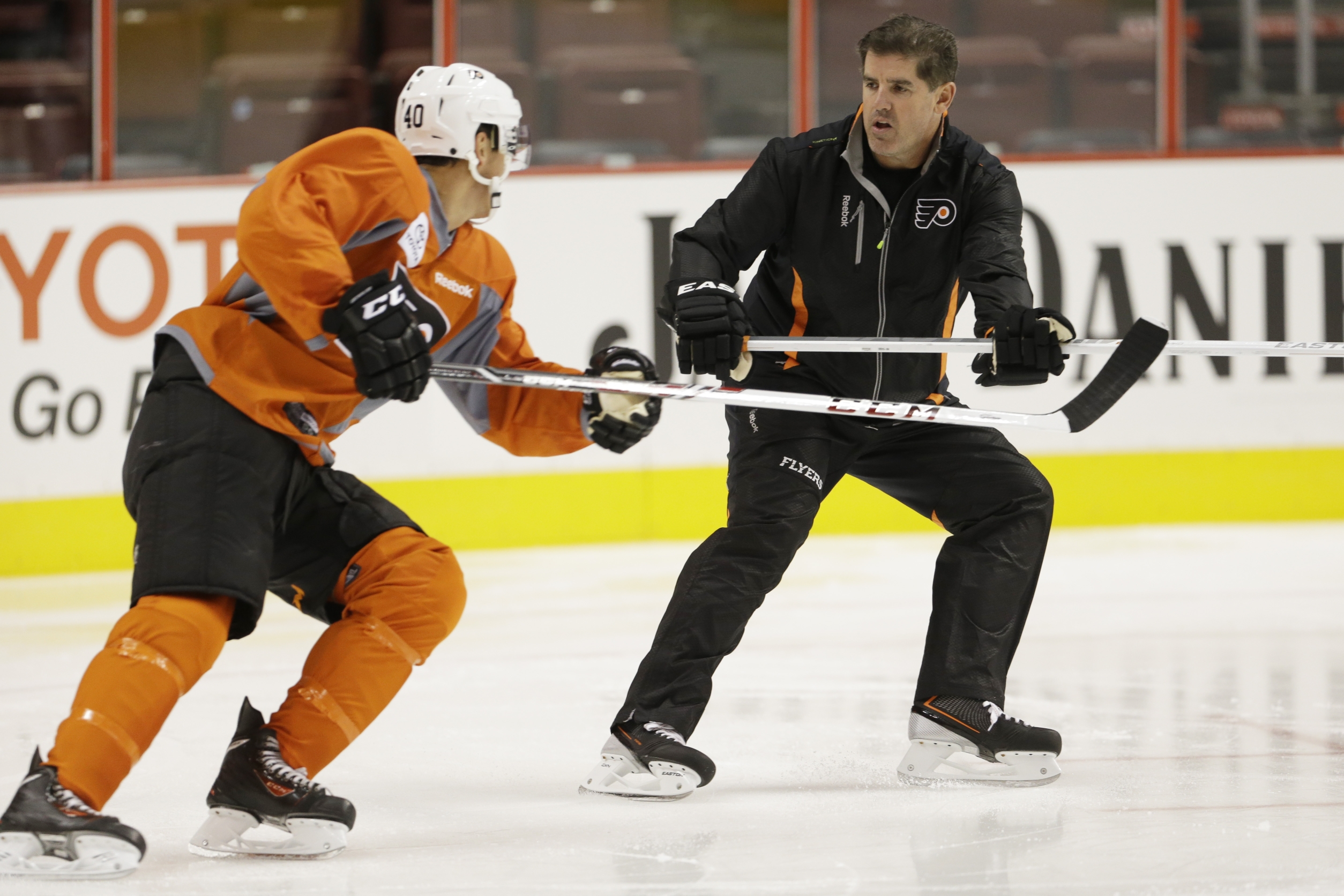 Vincent Lecavalier runs a drill with Peter Laviolette during the Philadelphia Flyers' NHL hockey training camp. Photo: AP
