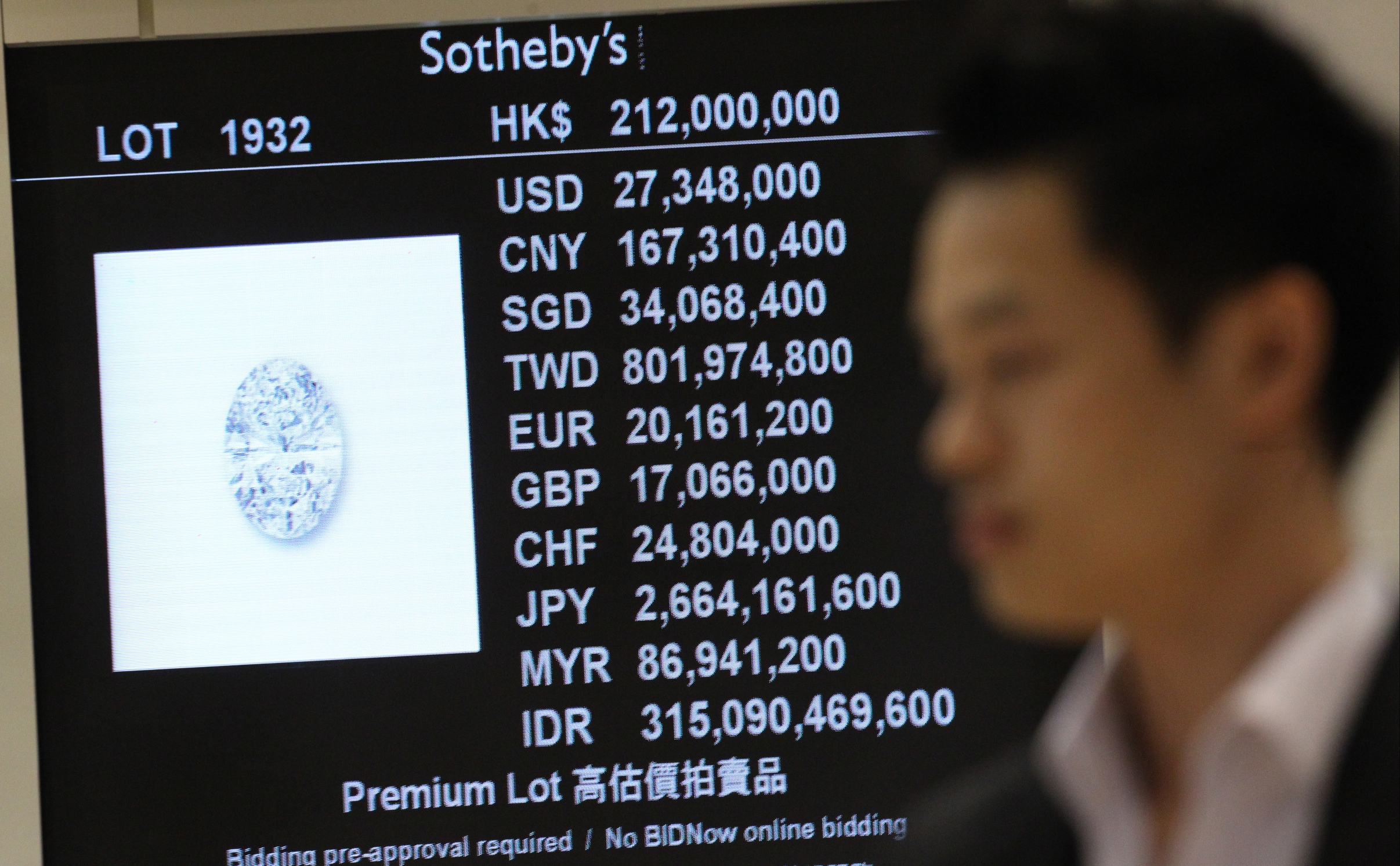 Sotheby's auction for an oval diamond at Hong Kong Convention and Exhibition Centre. Sotheby's raised HK$4.2bn in record sales in Hong Kong this autumn. Photo: SCMP Pictures