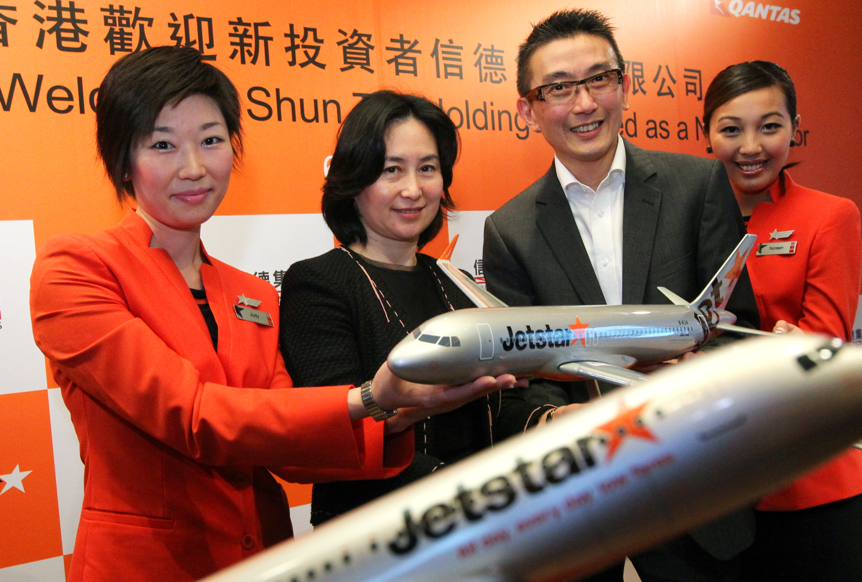 Pansy Ho (second left) and Jetstar Hong Kong CEO Edward Lau. Photo: Felix Wong