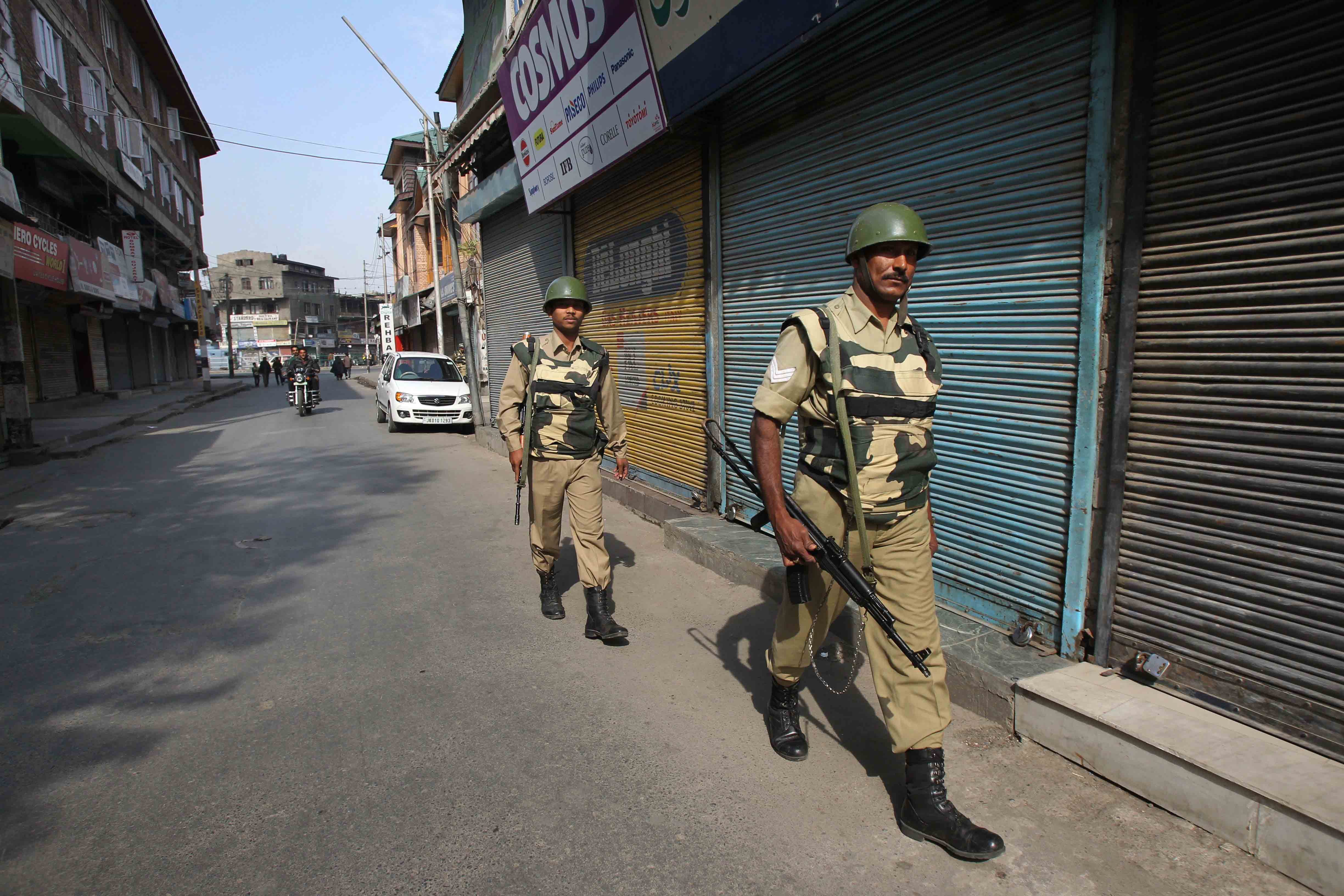 Indian paramilitary troopers in Srinagar, Kashmir. Photo: Xinhua
