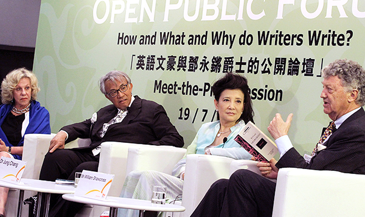 Jung Chang (second from right), Erica Jong, Sir David Tang and William Shawcross (right) at a writers forum in Hong Kong. Photo: Edward Wong