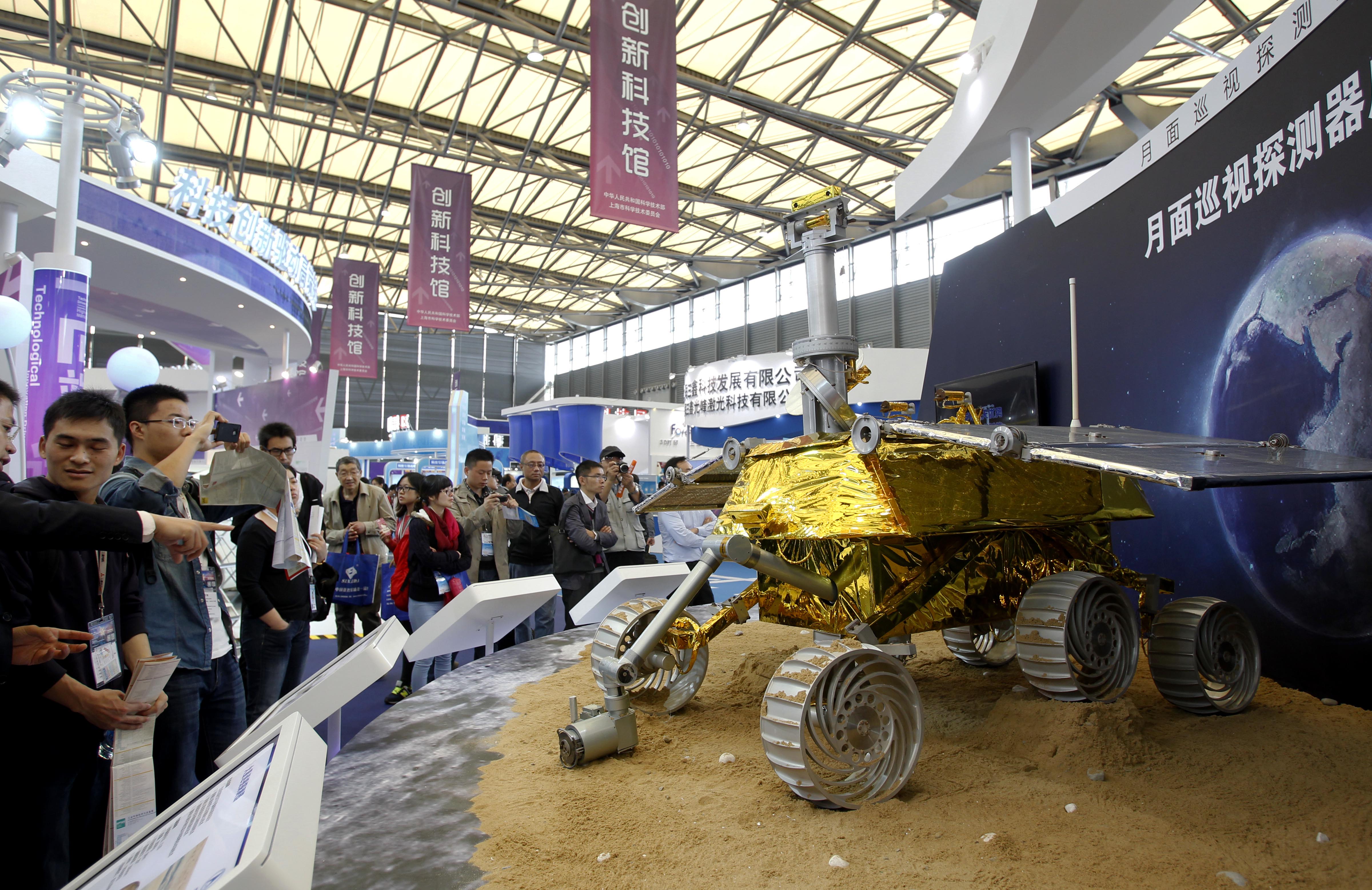 Visitors view the model of a lunar probe during the 15th China International Industry Fair in Shanghai. Photo: Xinhua