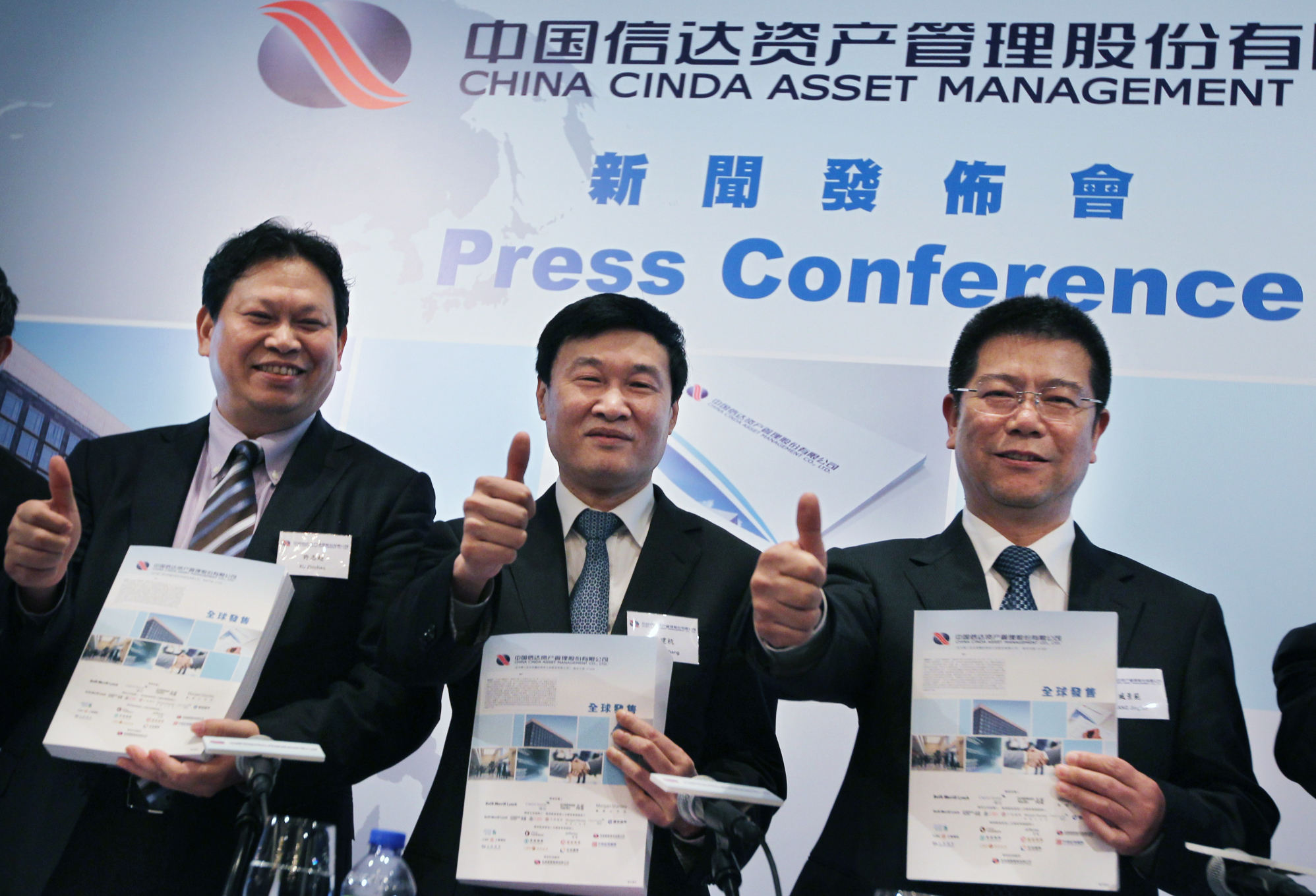 Cinda Asset executives Xu Zhichao, Hou Jianhang, and Zang Jingfan at the IPO launch. Photo: Nora Tam
