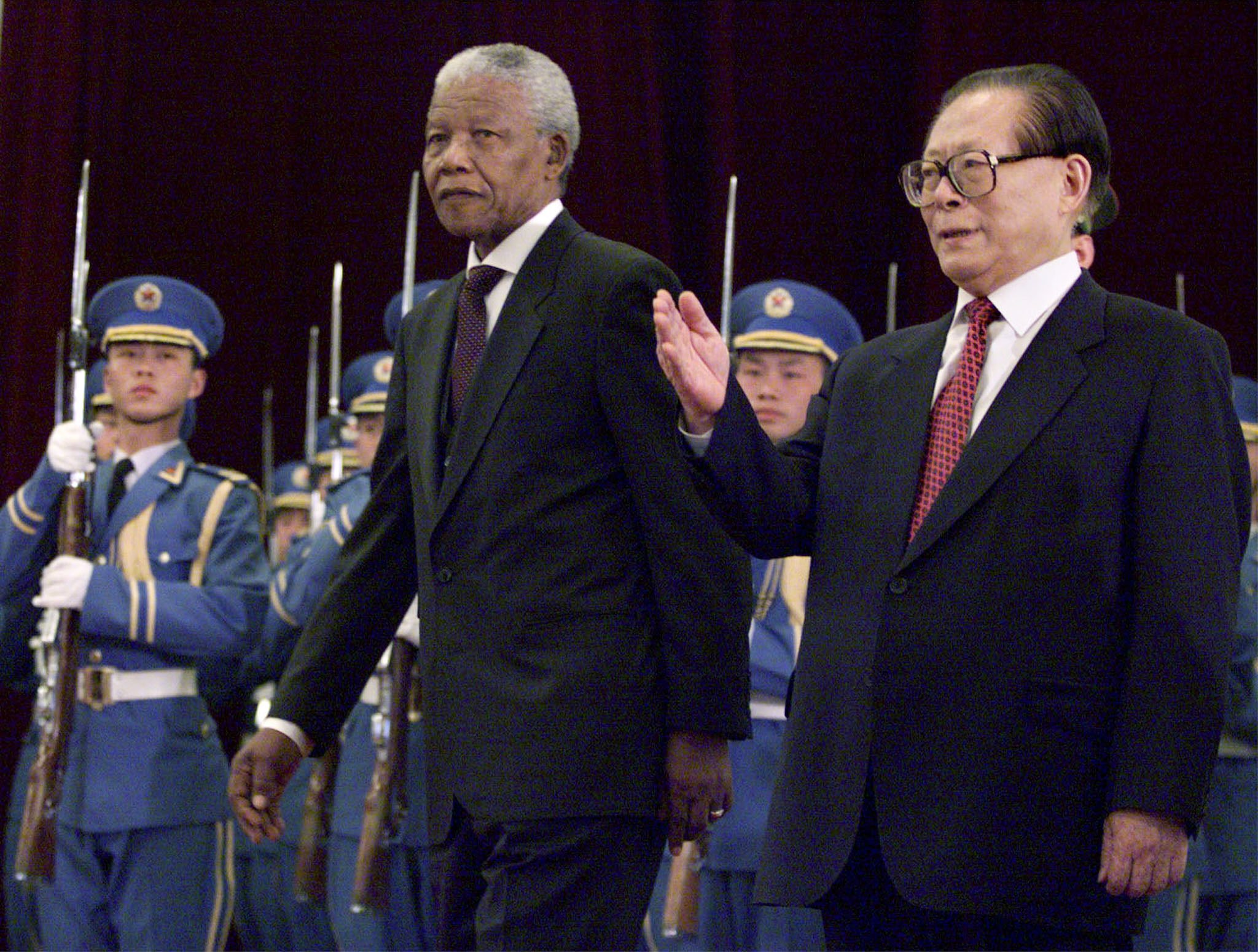 Nelson Mandela, pictured with his Chinese counterpart Jiang Zemin in 1999, has been praised by both the government and Chinese citizens. Photo: Reuters