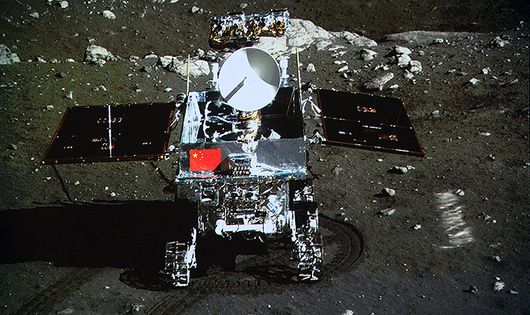 The national flag is clearly visible on the Yutu moon rover in this photograph taken by the camera on the Chang'e-3. Photo: Xinhua