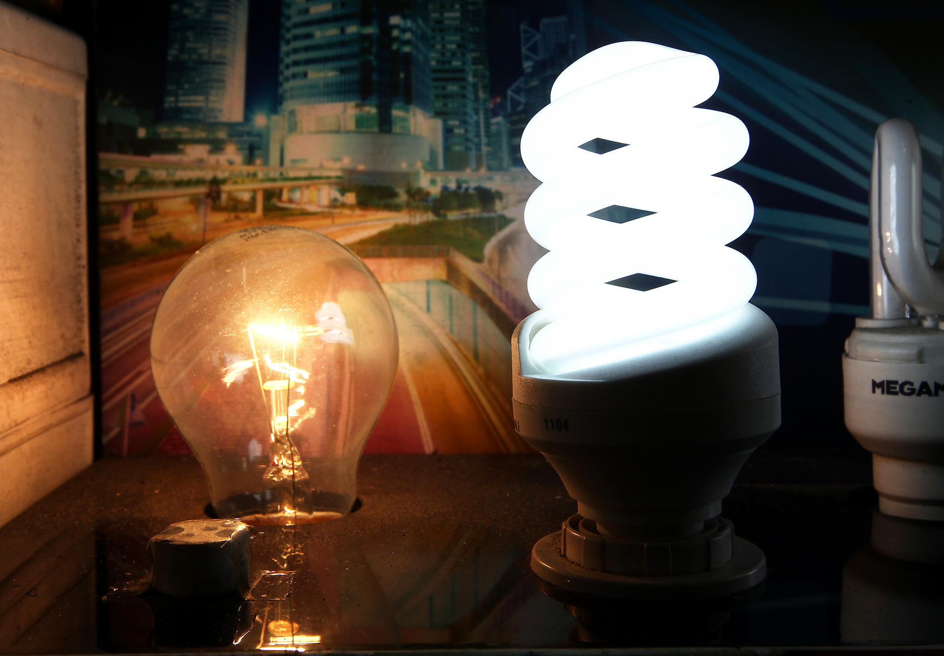 It's time to say goodbye to the incandescent light bulb (left) and hello to the energy-saving compact fluorescent lamp. Photo: Jonathan Wong
