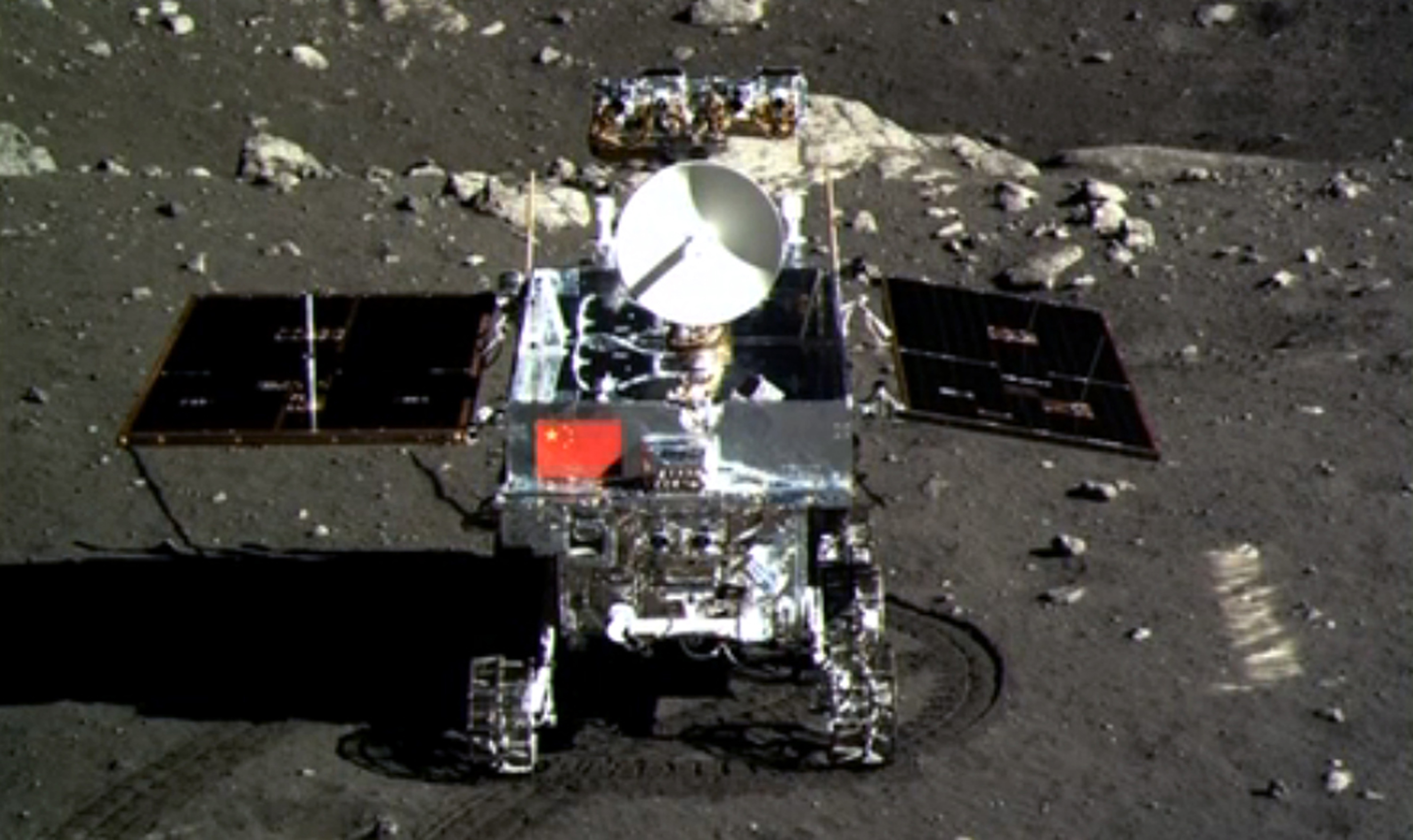 A photo of the Jade Rabbit moon rover taken by the Chang'e-3 probe lander on December 15, 2013. Photo: AFP