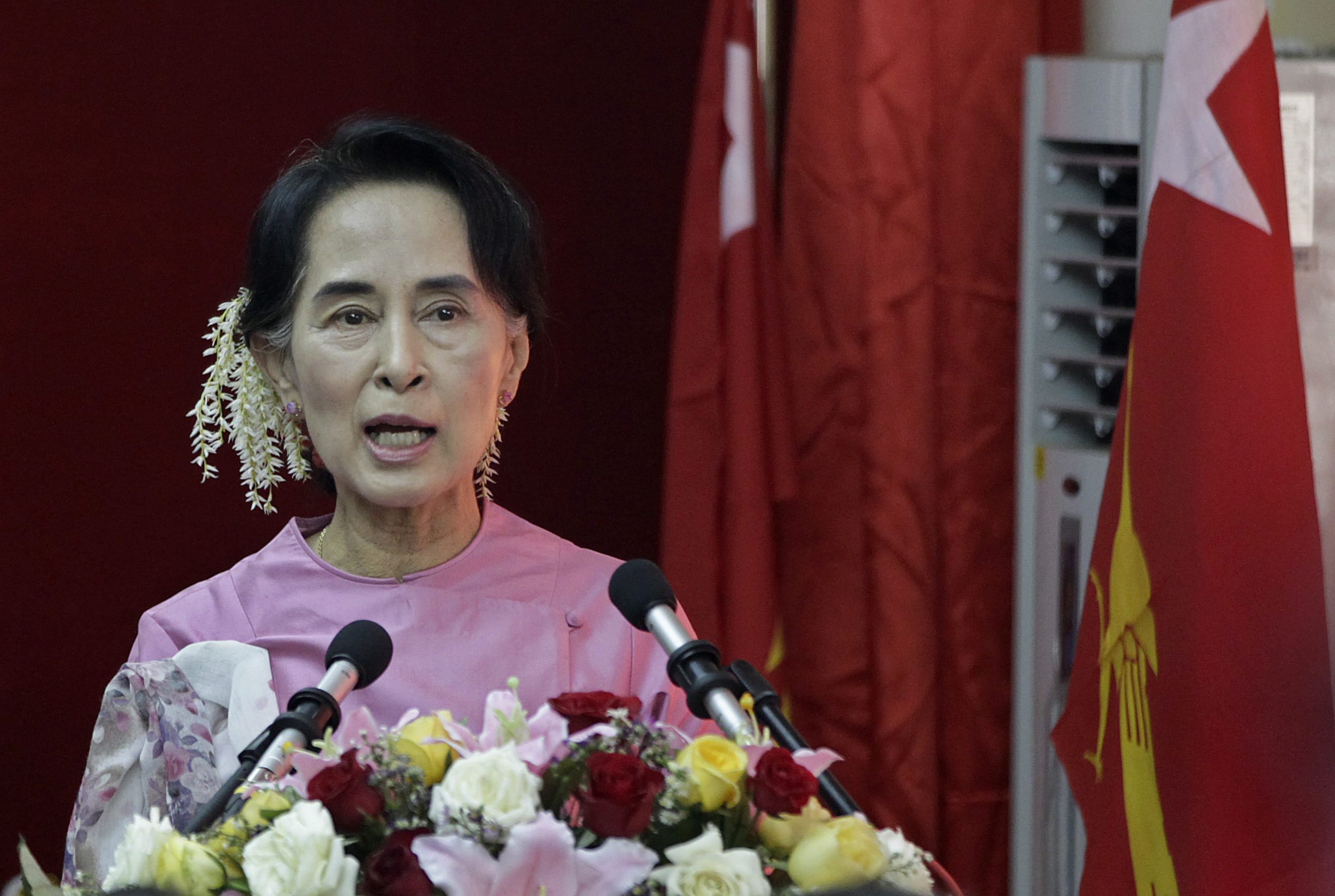 Myanmar opposition leader Aung San Suu Kyi in Yangon on Saturday, Photo: EPA