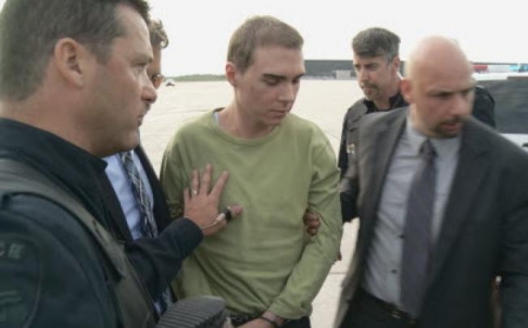 Luka Rocco Magnotta (C) is escorted by police upon arrival from Germany on June 18, 2012 at Mirabel Airport outside Montreal. Photo: AFP