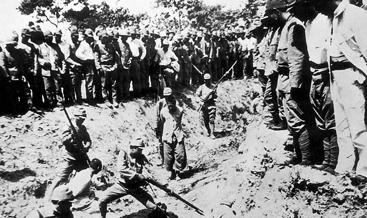 Japanese soldiers bayonet Chinese prisoners during the Nanjing Massacre In this file photo from 1937. Photo: Reuters