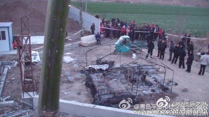 Villagers gathered near the debris of the tent that was burned down on Friday morning. Photo: weibo screenshot