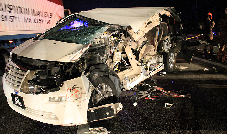 The car in which Karpal Singh and a long-time assistant were travelling in when it collided with a truck. Photo: AP