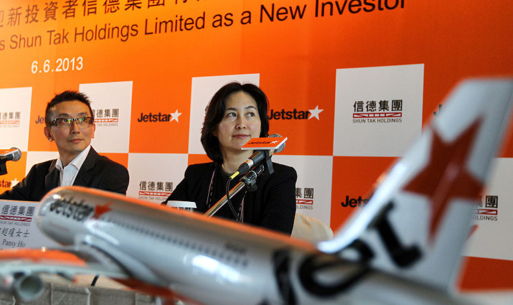 Jetstar Hong Kong CEO Edward Lau and Pansy Ho Chiu-king, Managing Director of Shun Tak Holdings, announce Shun Tak as a new investor in Jetstar. Photo: Felix Wong