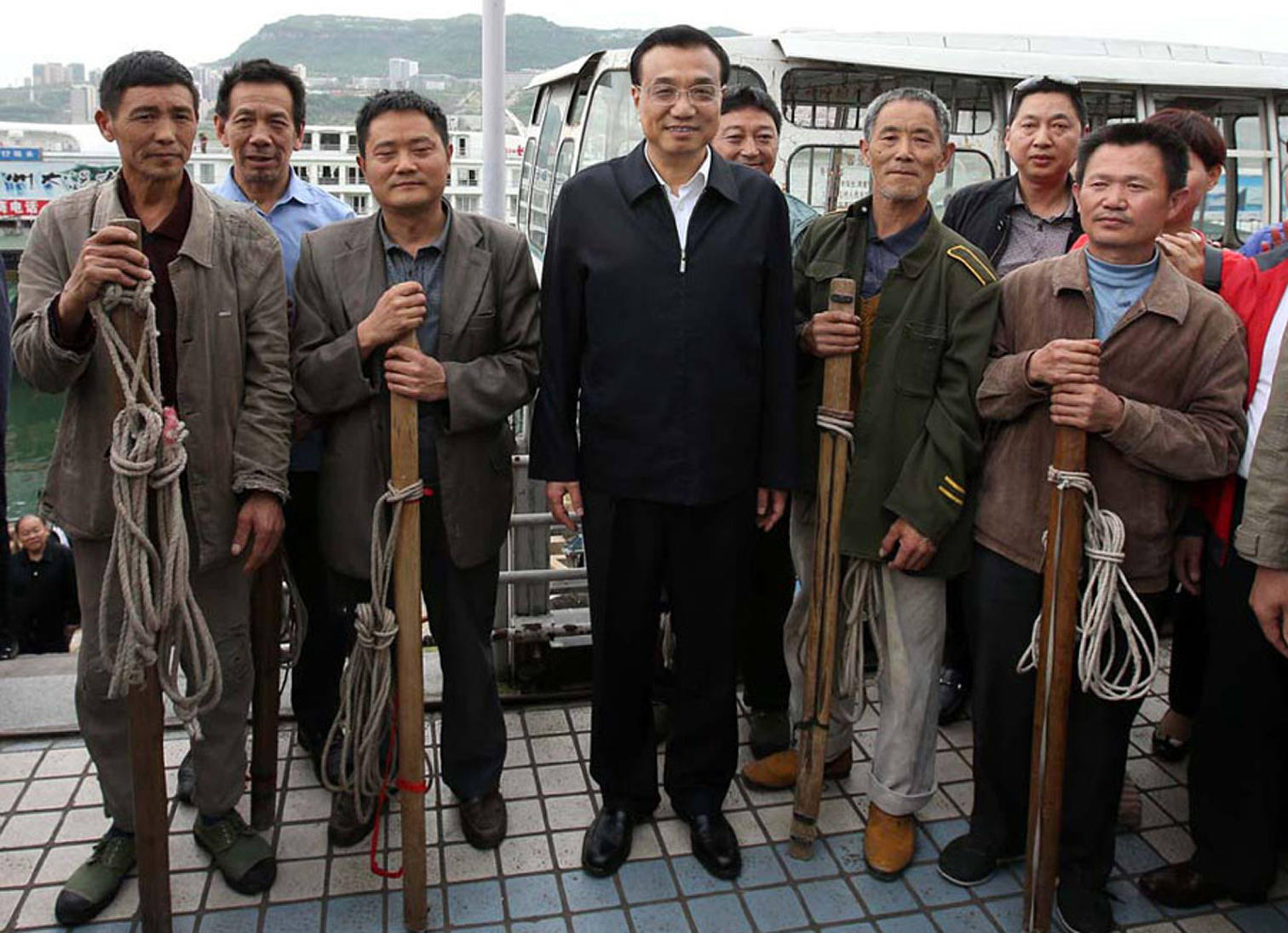 Li Keqiang visits Wanzhou port. Photo: SCMP