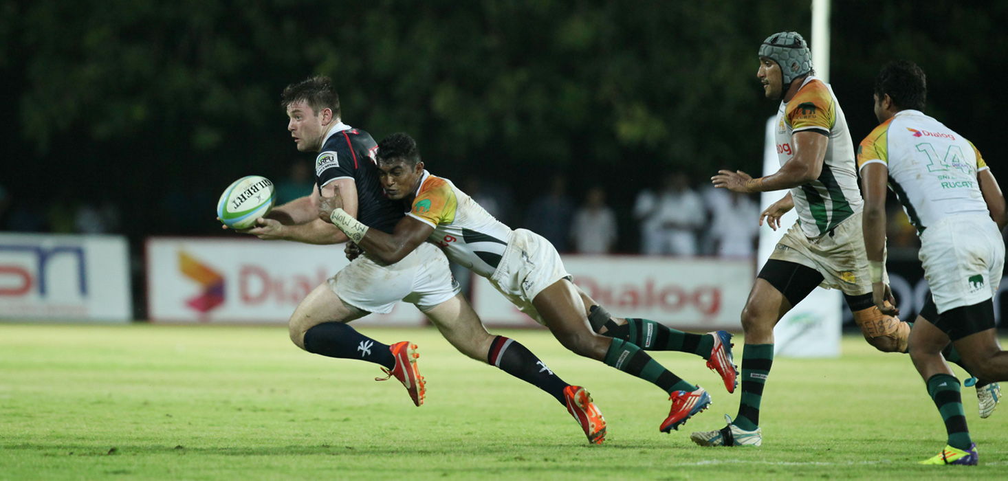 Hong Kong full-back Tom McColl looks to offload during the match against Sri Lanka. Photo: HKRFU