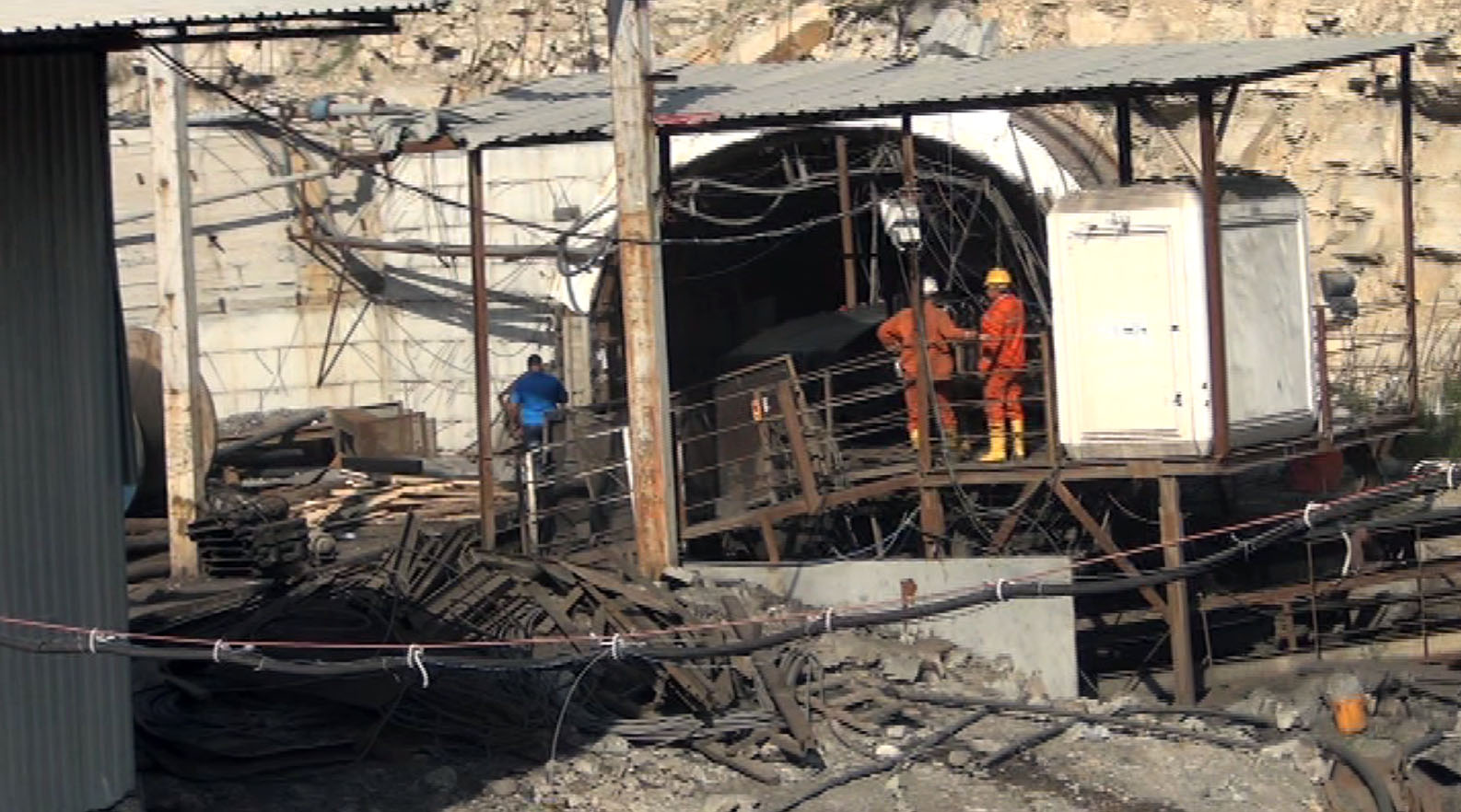 Death toll in Turkey mine explosion reaches 238, with 120 still ...