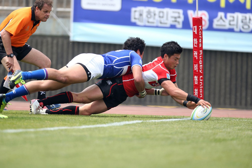 Japan winger Akihito Yamada dives over for one of four tries he scored in Incheon as the visitors romped to a 62-5 victory over Korea. Photo: Kenji Demura/RJP