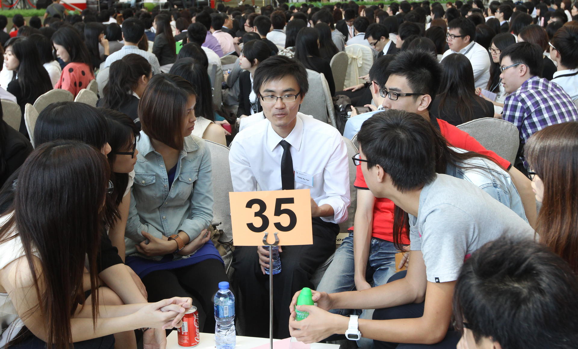 Students attend an accounting career forum. Meanwhile, Cepa has not opened the mainland market to local brokers. Photo: Edward Wong