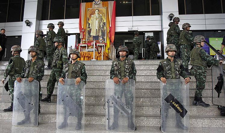 Soldiers stand guard at the criminal court in Bangkok. Photo: Reuters