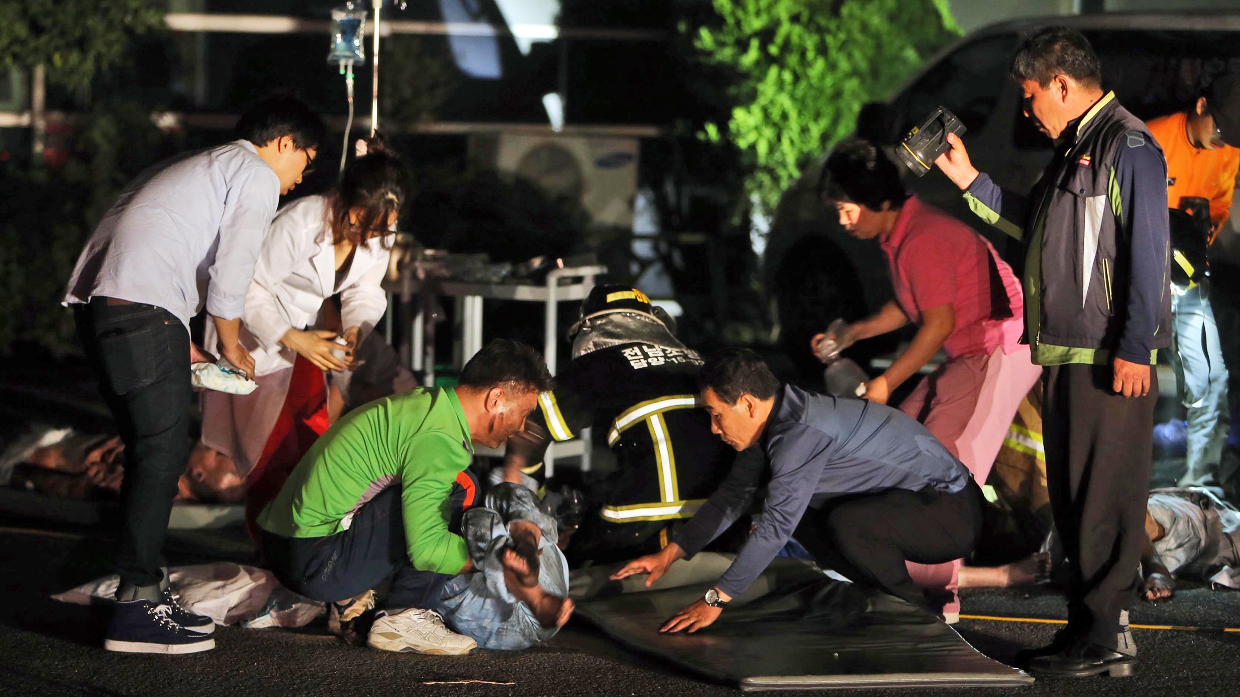 Rescue workers treat victims of a major fire at a hospital in Jangseong, South Korea. Photo: AP