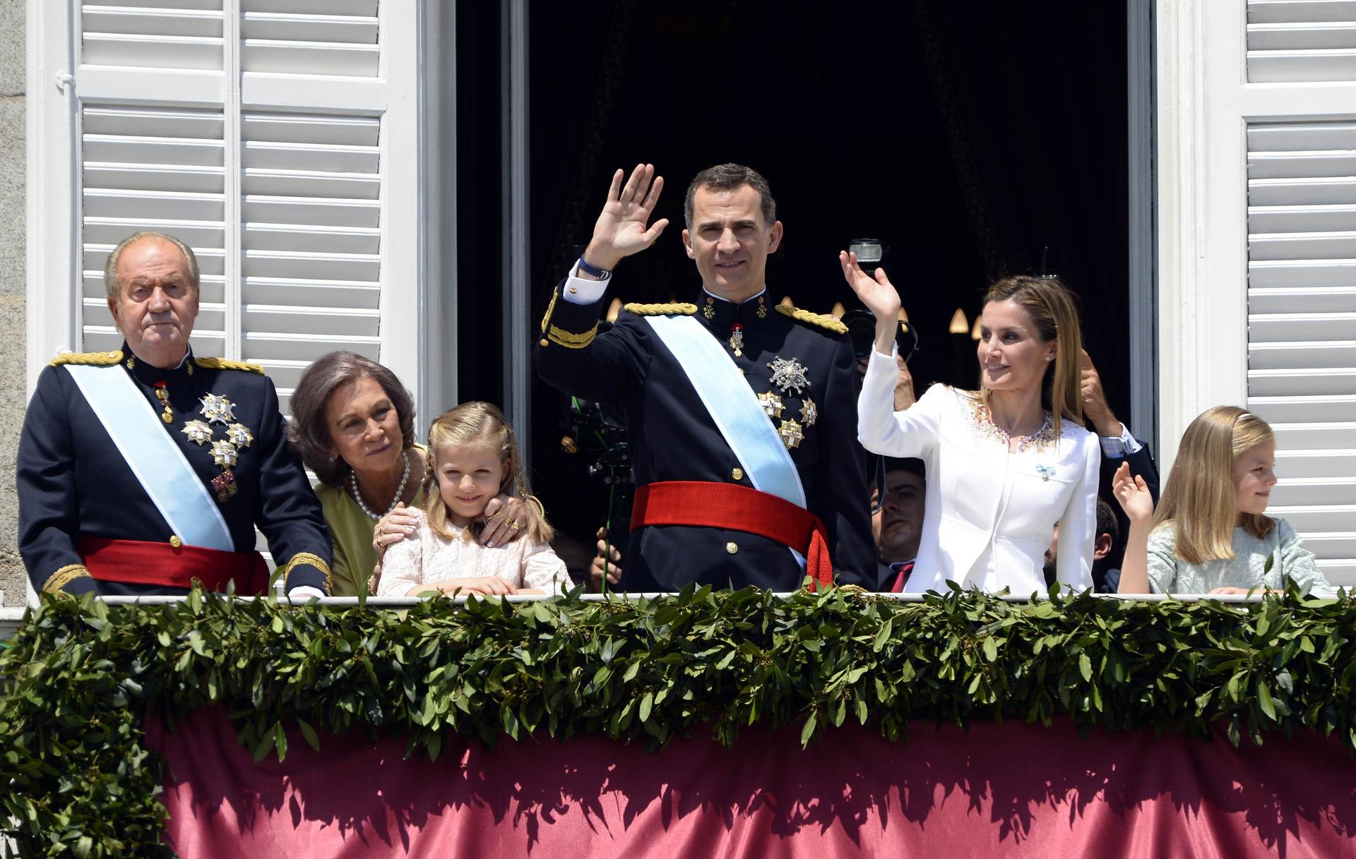 King Felipe VI of Spain appearing at the balcony of the Royal