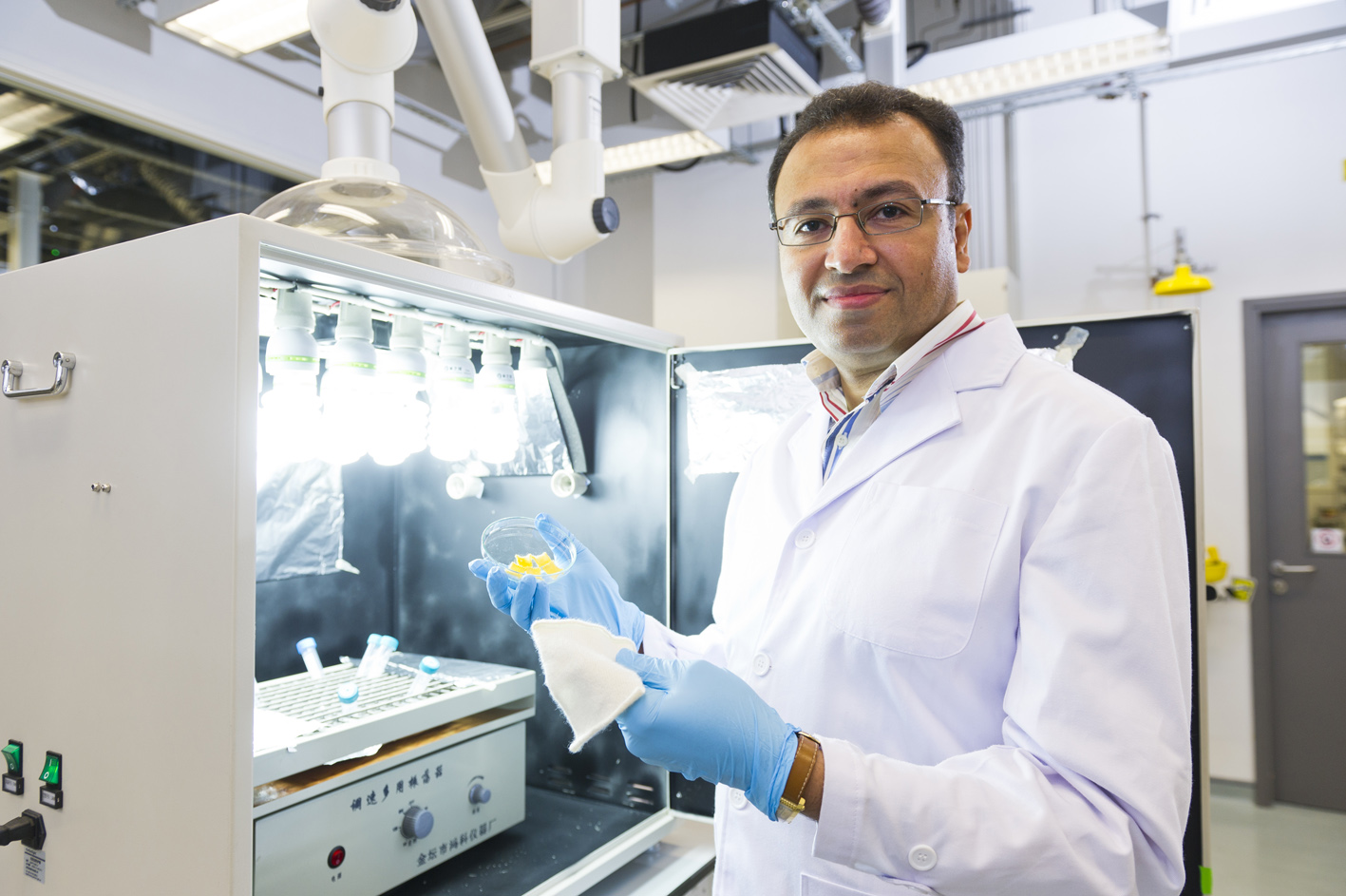 Dr Walid Daoud develops nano-sized photocatalysts that enable cashmere fibres to clean themselves. Photo: CityU