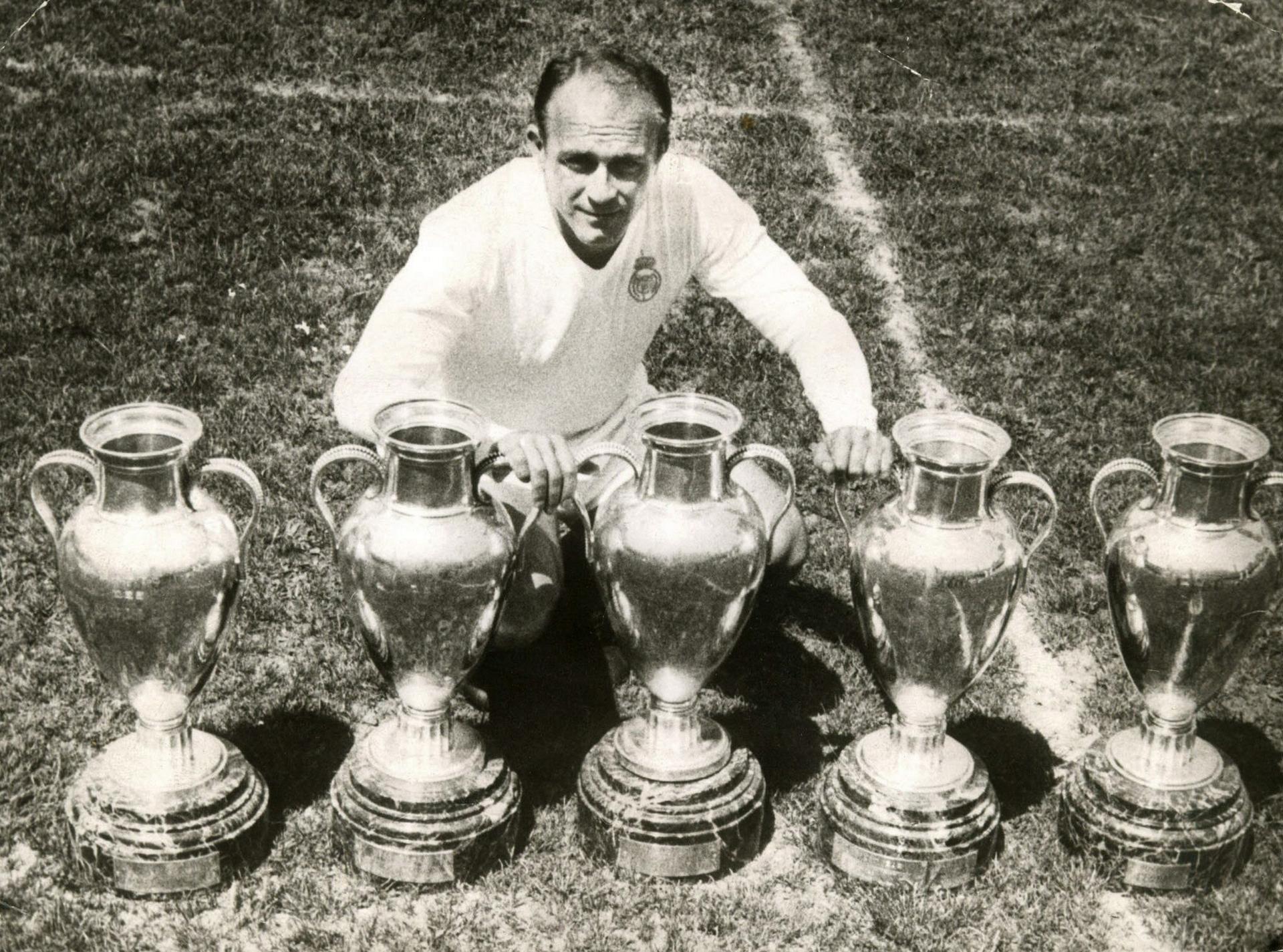 Alfredo di Stefano: Legends of the Beautiful Game: A Glimpse into Footballing Immortality