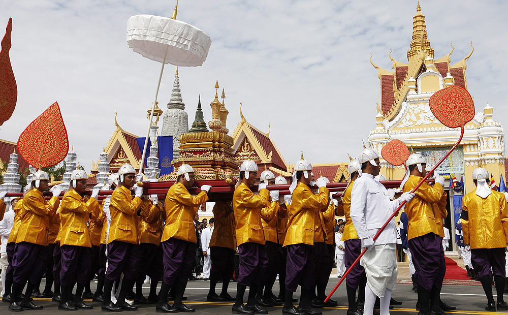 Cambodian officials carry urns containing ashes of former King Norodom Sihanouk during a parade in Phnom Penh on Friday. Photo: EPA