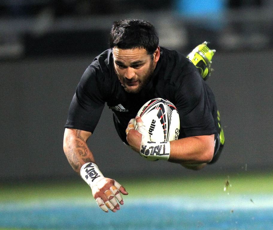 Piri Weepu scores a try for the All Blacks during a test match against Fiji. The star scrum-half on Friday signed for London Welsh in the UK, effectively ending his international career. Photos: AFP