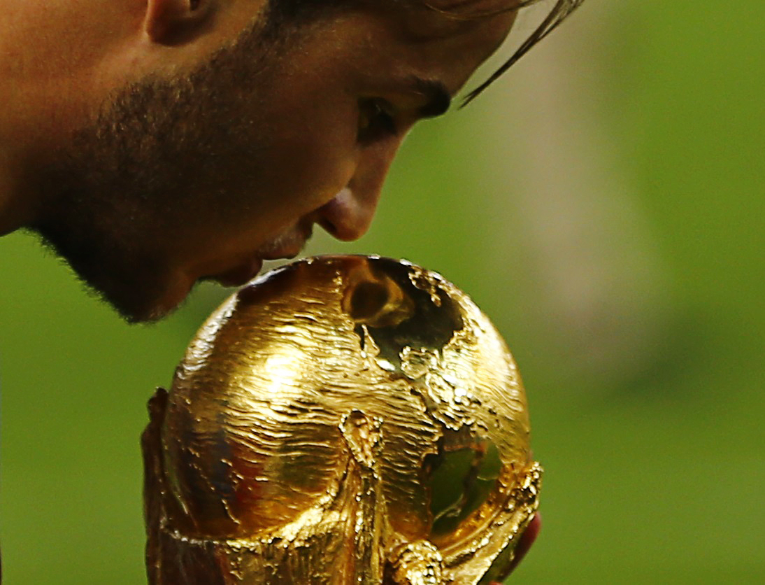 Mario Goetze kisses the trophy. Photo: Reuters