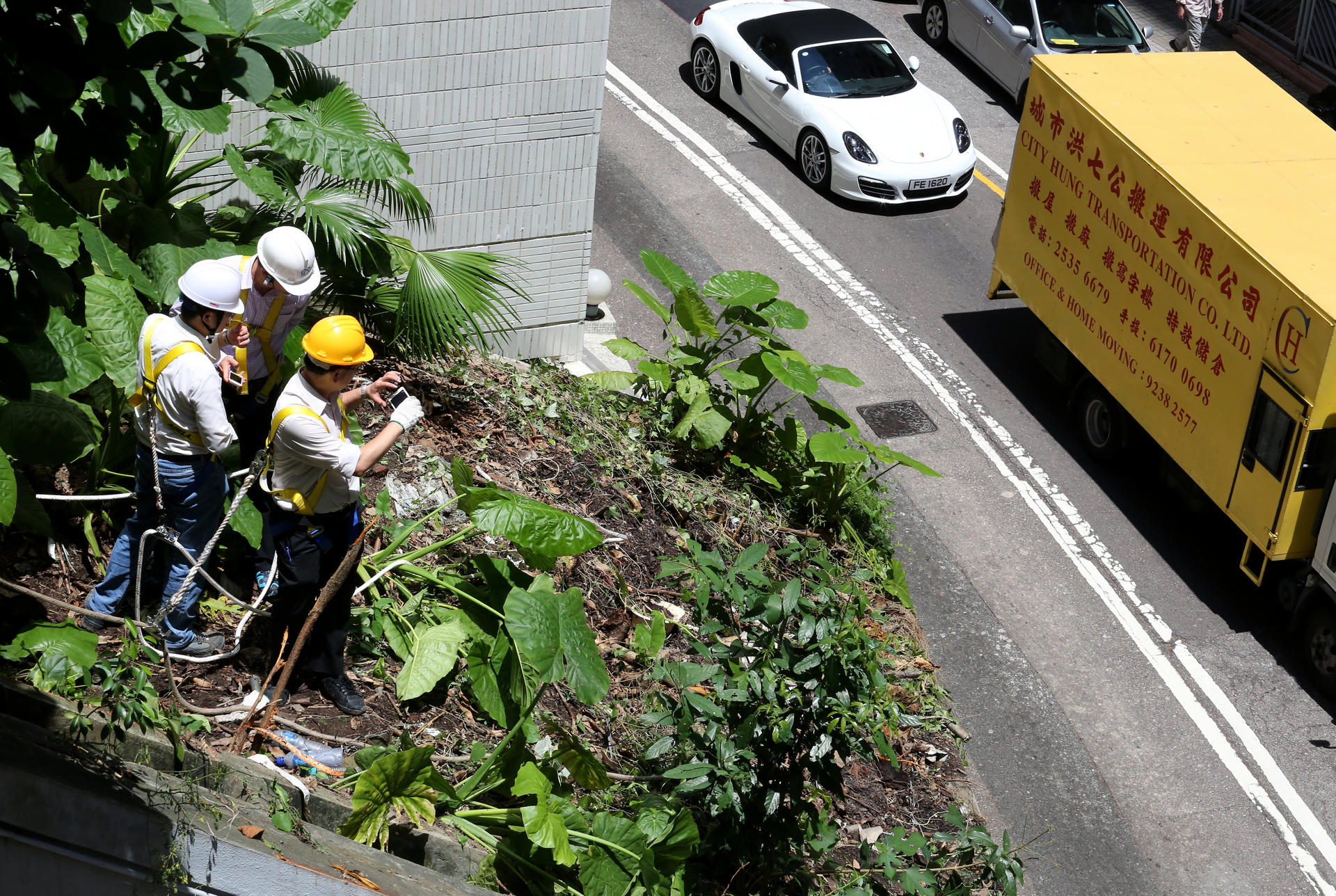 Workers examine the site of the fatal accident. Photo: Felix Wong