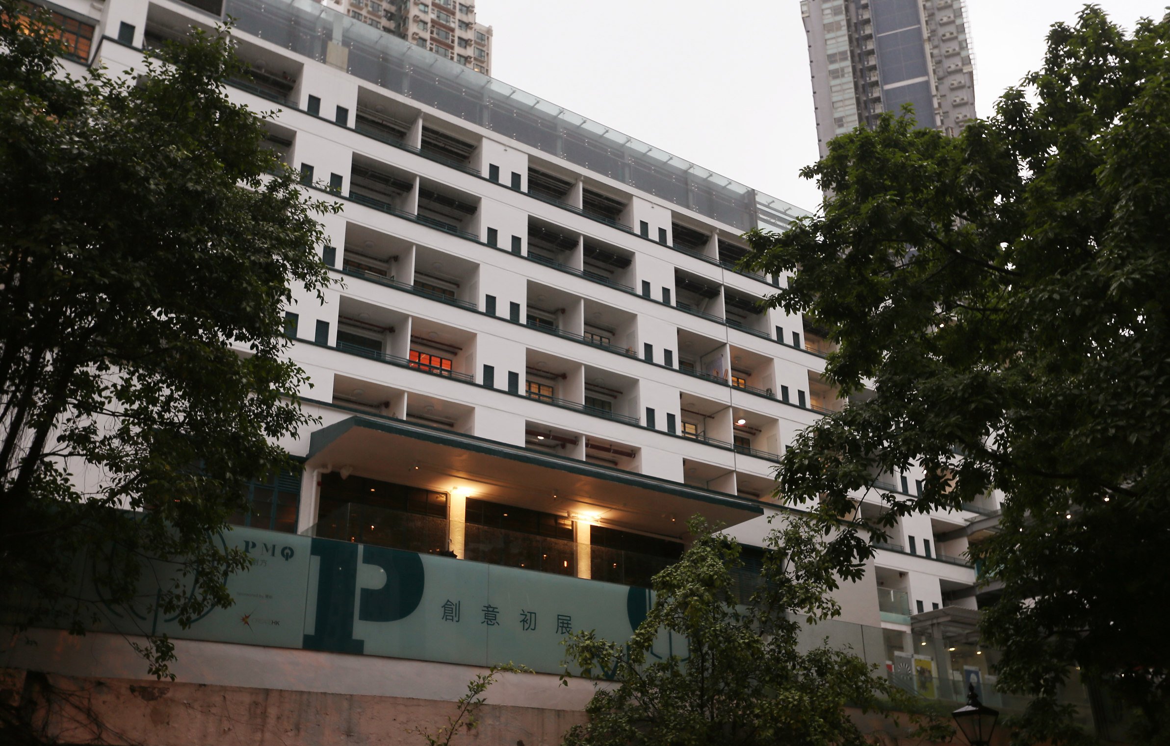 Being former residential blocks, the PMQ is a complex that is difficult to move around and navigate through. Photo: K. Y. Cheng 