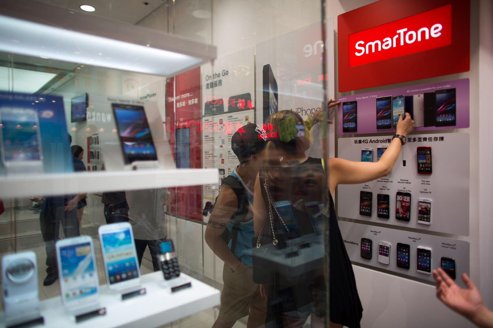 SmarTone has accepted an offer to exercise the right of first refusal for the reassignment of its 3G spectrum for 15 years. Photo: Bloomberg