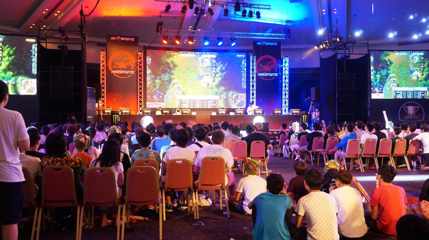 Hongkongers watching the Grand Finals in Kowloon Bay International Trade and Exhibition Centre. Photo: Melanie Leung