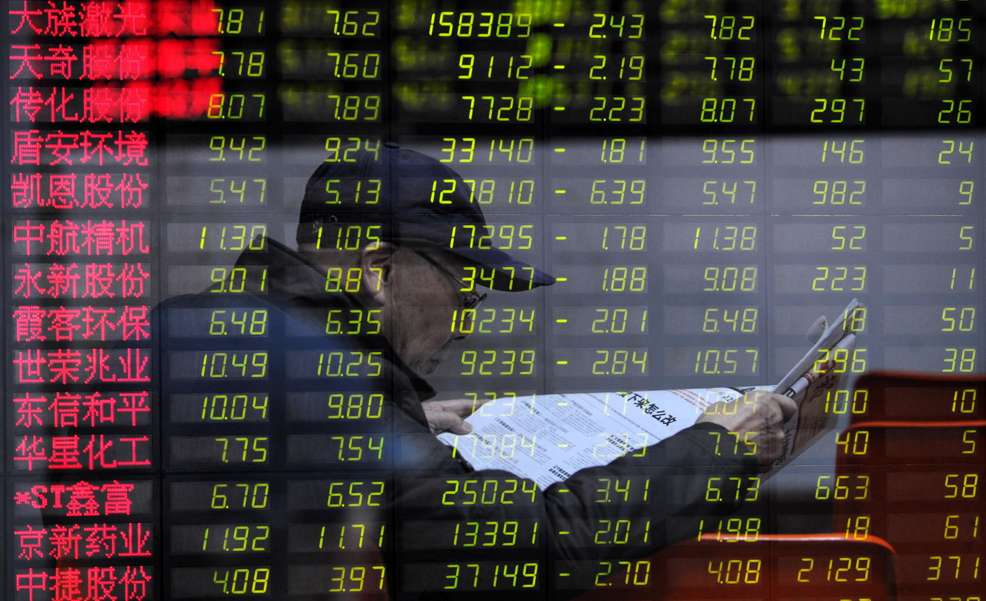 Policymakers are trying to rekindle interest in stocks. Photo: Xinhua
